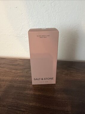 Salt and stone Black Rose & Oud perfume